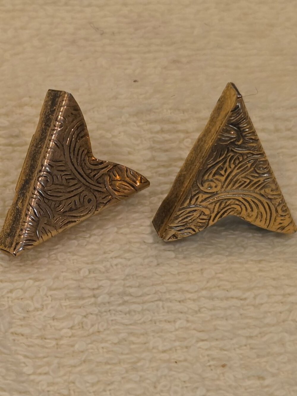 Vintage metal collar points, 1980's